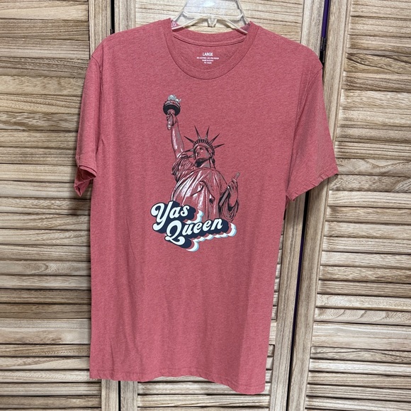 Other - Red Graphic "YAS QUEEN" Short Sleeve T-Shirt Size Large